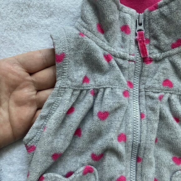 Carter’s Baby Vest Size 6M | GUC Grey Fleece Heart Print Sleeveless Jacket - Picture 4 of 16